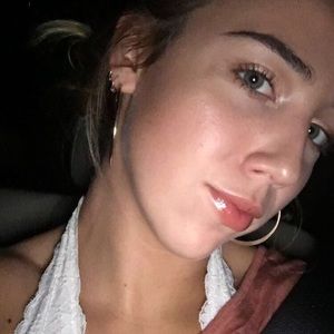 Meet your Posher, Chloe